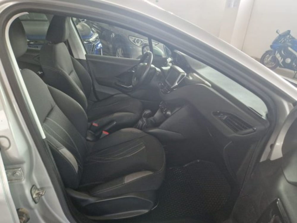 Peugeot 208 usata a Terni (8)