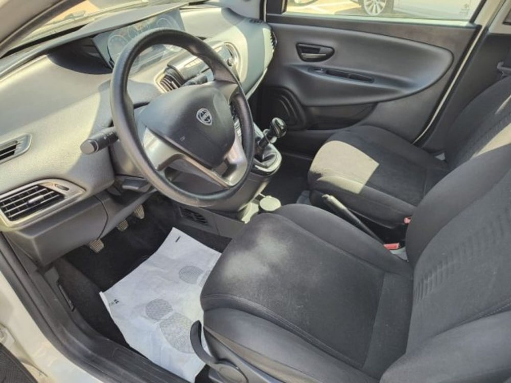 Lancia Ypsilon usata a Frosinone (11)