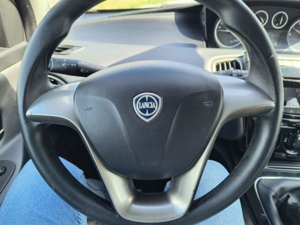 Lancia Ypsilon usata a Frosinone (16)