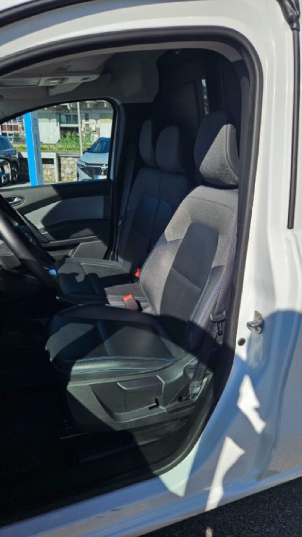 Nissan Townstar usata a Lucca (18)