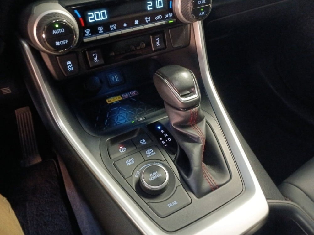 Toyota Rav4 nuova a Milano (14)
