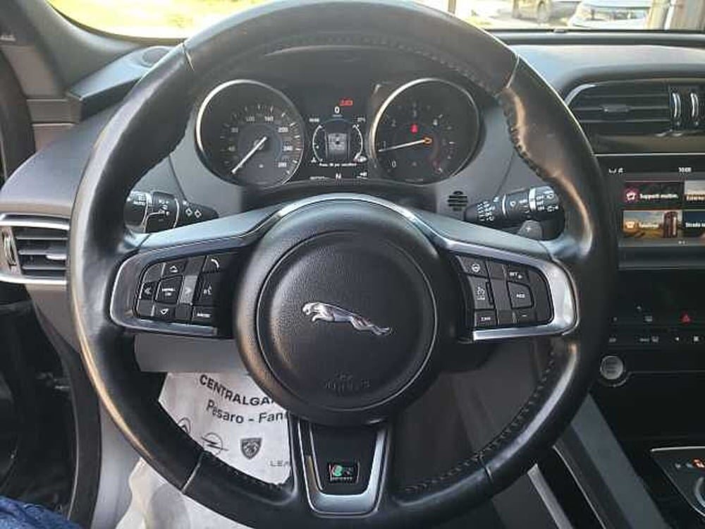 Jaguar F-Pace usata a Pesaro-Urbino (8)