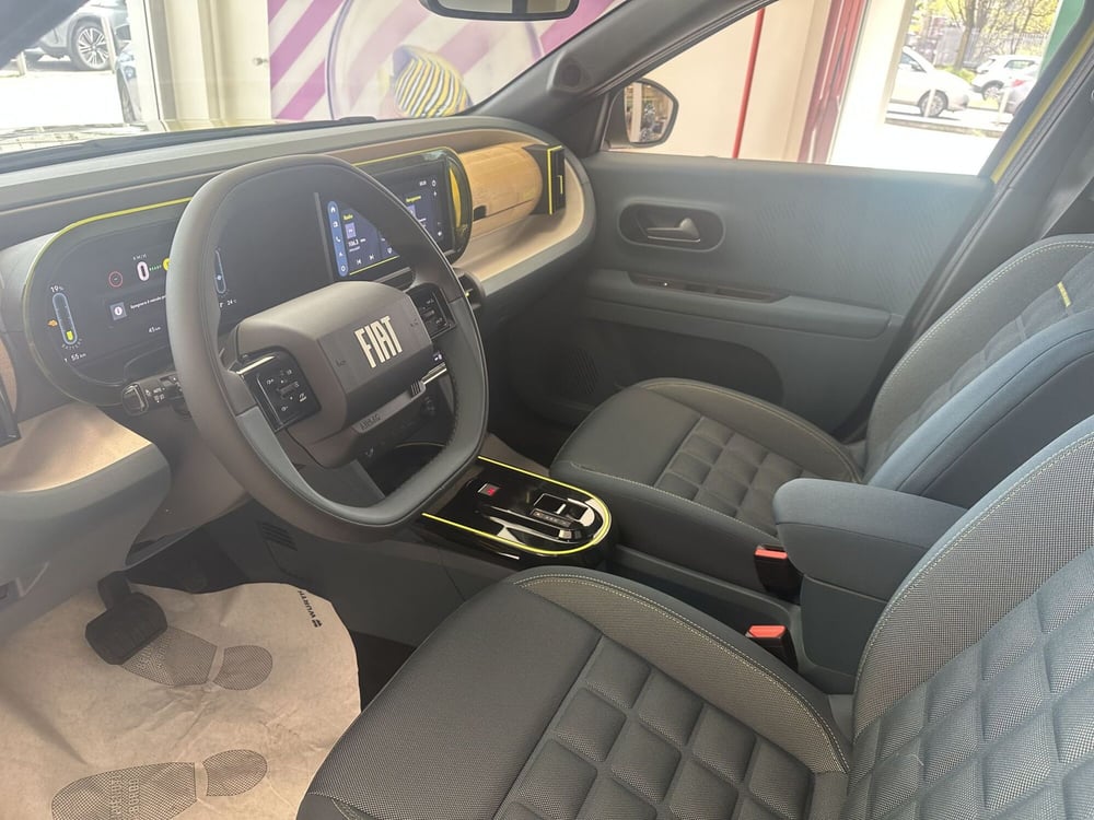 Fiat Grande Panda nuova a Milano (15)