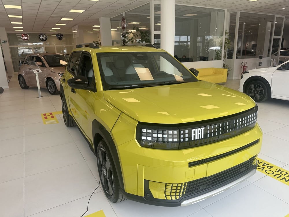 Fiat Grande Panda nuova a Milano (2)