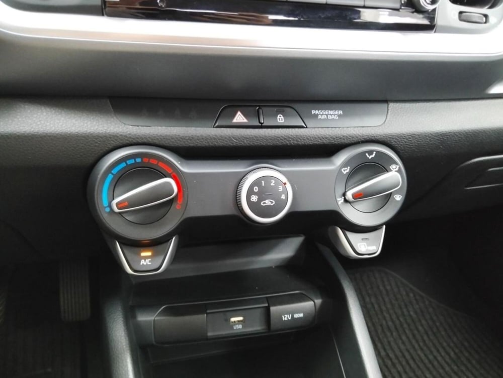 Kia Stonic usata a Como (17)