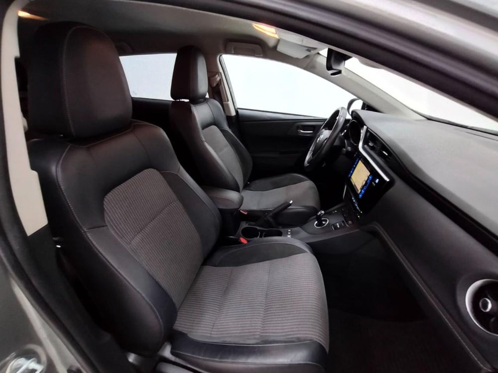 Toyota Auris usata a Como (3)