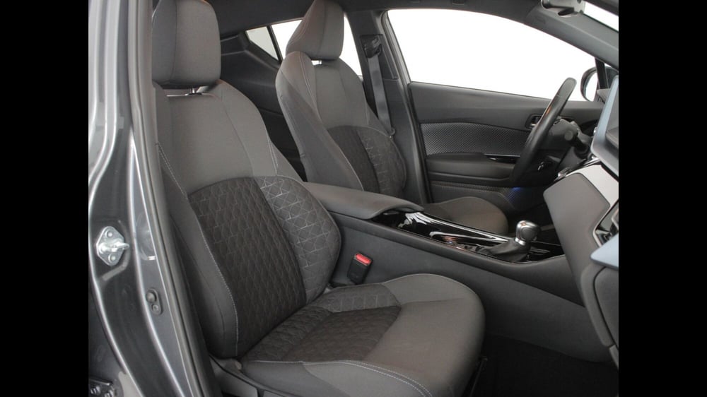 Toyota Toyota C-HR usata a Palermo (7)