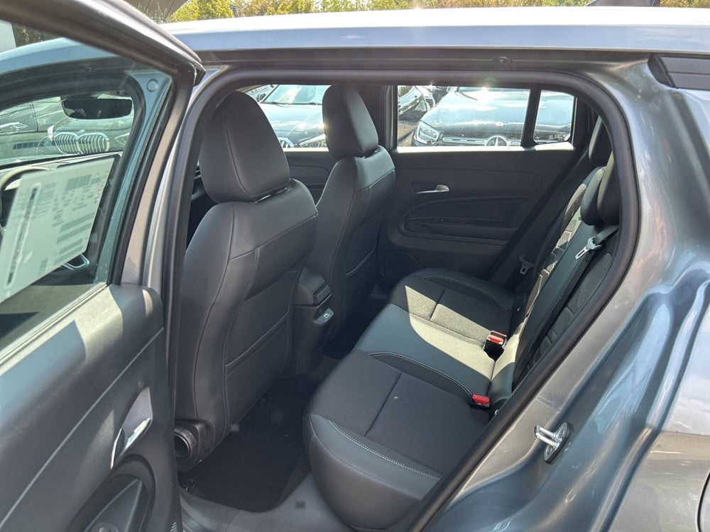 Jeep Avenger nuova a Roma (12)