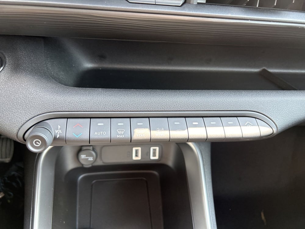 Jeep Avenger nuova a Roma (17)