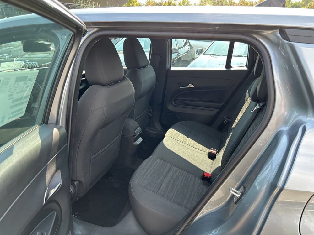 Jeep Avenger nuova a Roma (11)