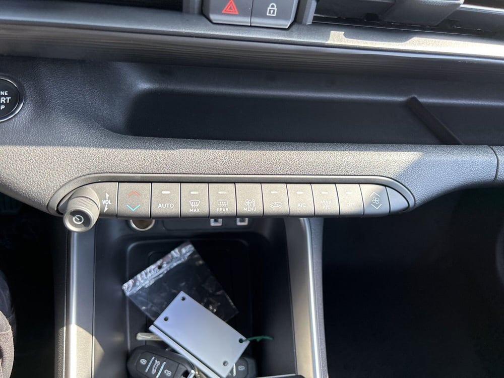 Jeep Avenger nuova a Roma (18)