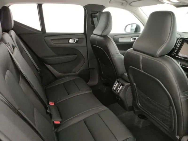 Volvo XC40 nuova a Modena (10)