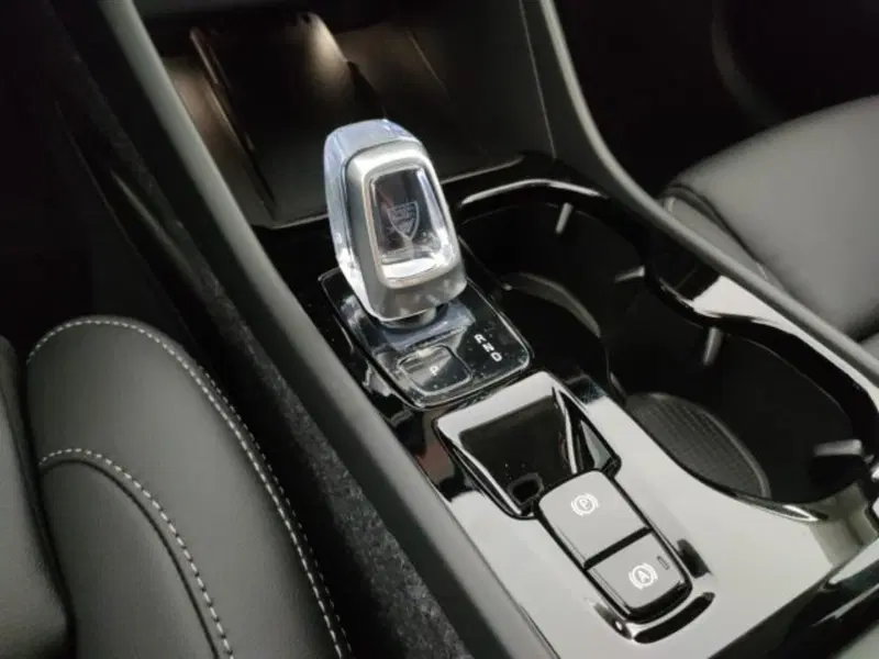 Volvo XC40 nuova a Modena (13)