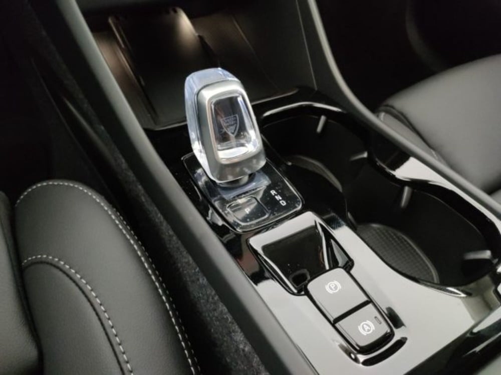 Volvo XC40 nuova a Modena (13)