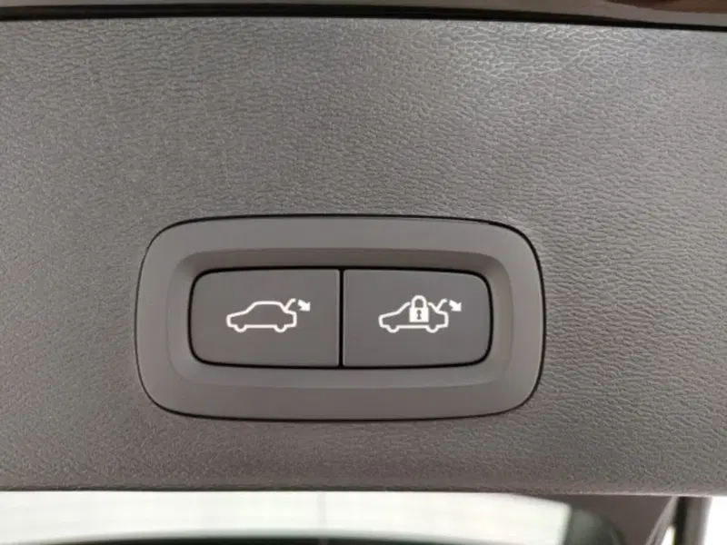 Volvo XC40 nuova a Modena (18)