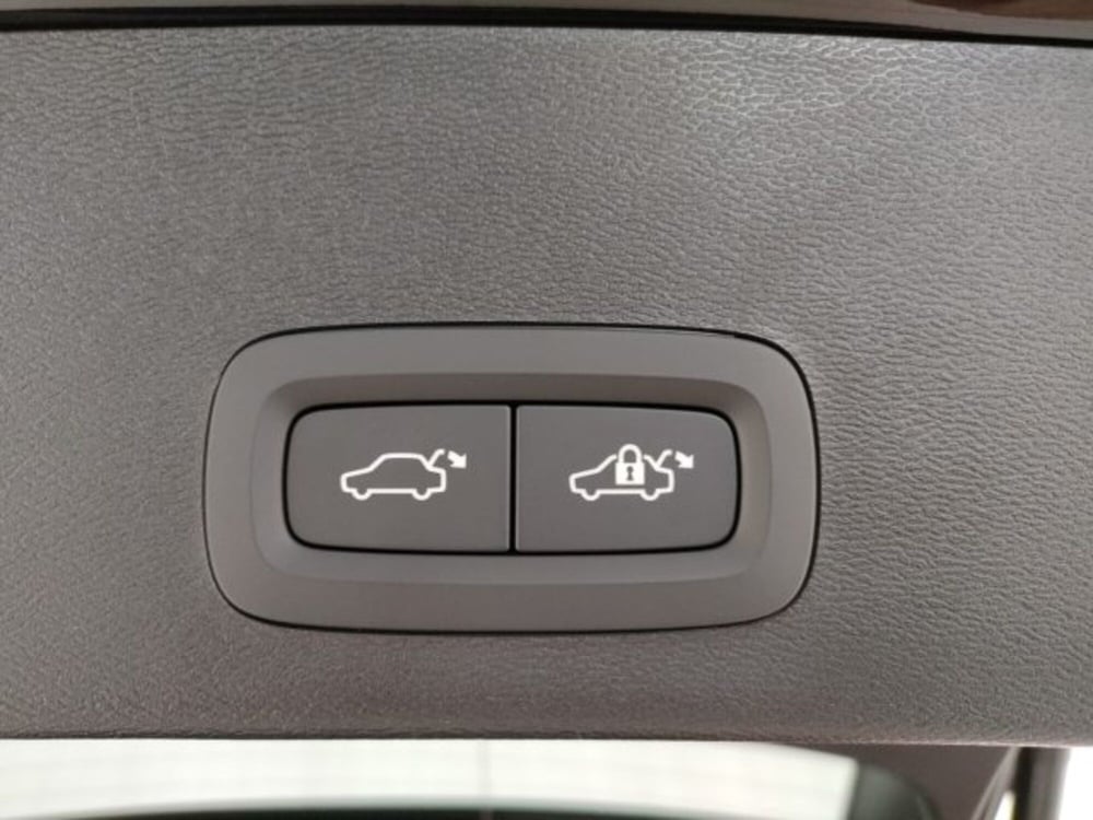 Volvo XC40 nuova a Modena (18)