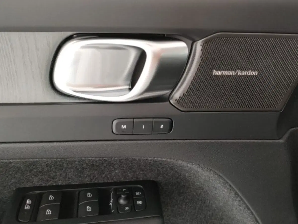 Volvo XC40 nuova a Modena (19)