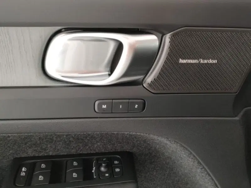 Volvo XC40 nuova a Modena (19)