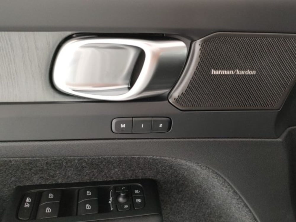 Volvo XC40 nuova a Modena (19)