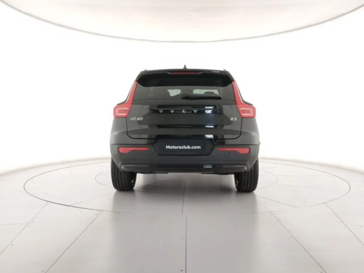 Volvo XC40 nuova a Modena (4)