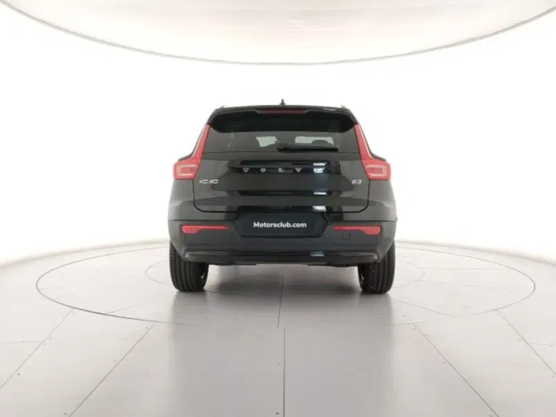 Volvo XC40 nuova a Modena (4)