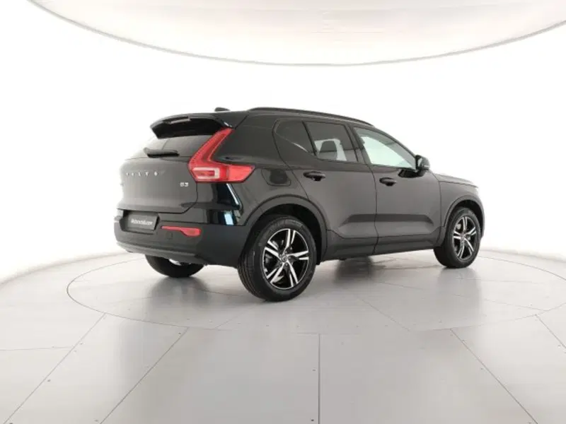 Volvo XC40 nuova a Modena (5)