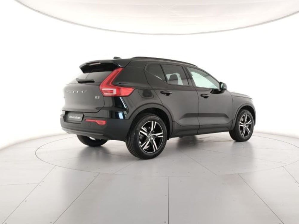 Volvo XC40 nuova a Modena (5)