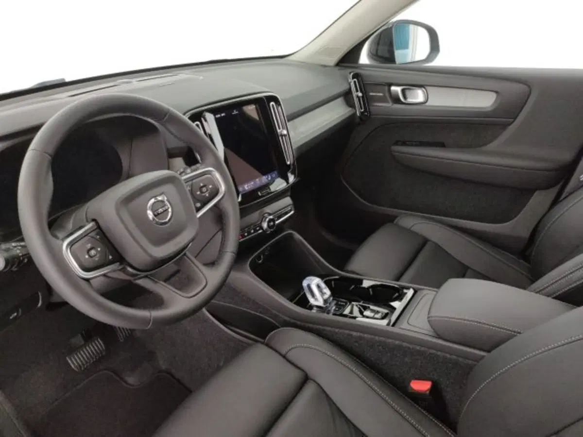 Volvo XC40 nuova a Modena (8)