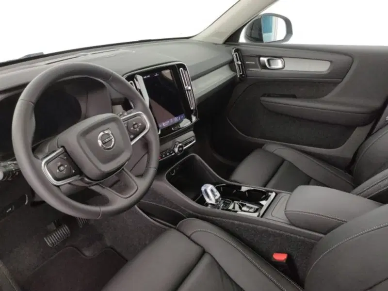 Volvo XC40 nuova a Modena (8)