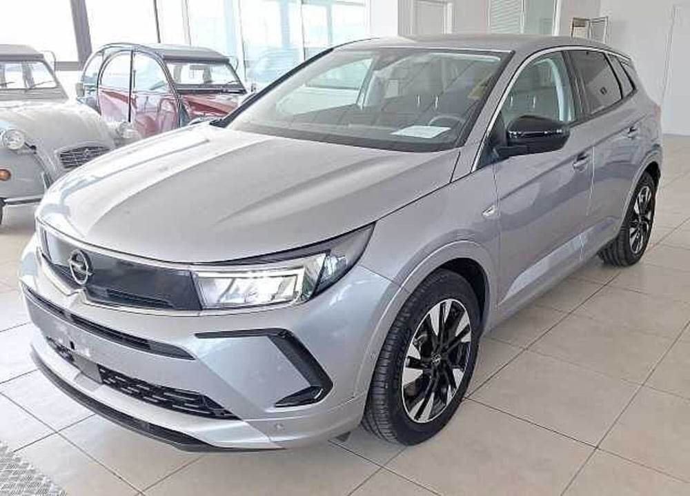 Opel Grandland nuova a Firenze