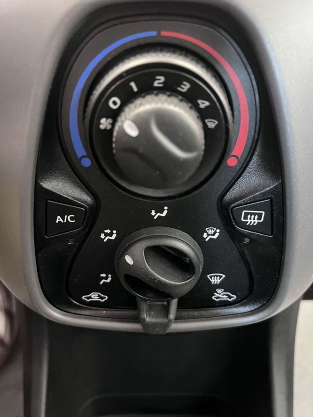 Peugeot 108 usata a Prato (13)