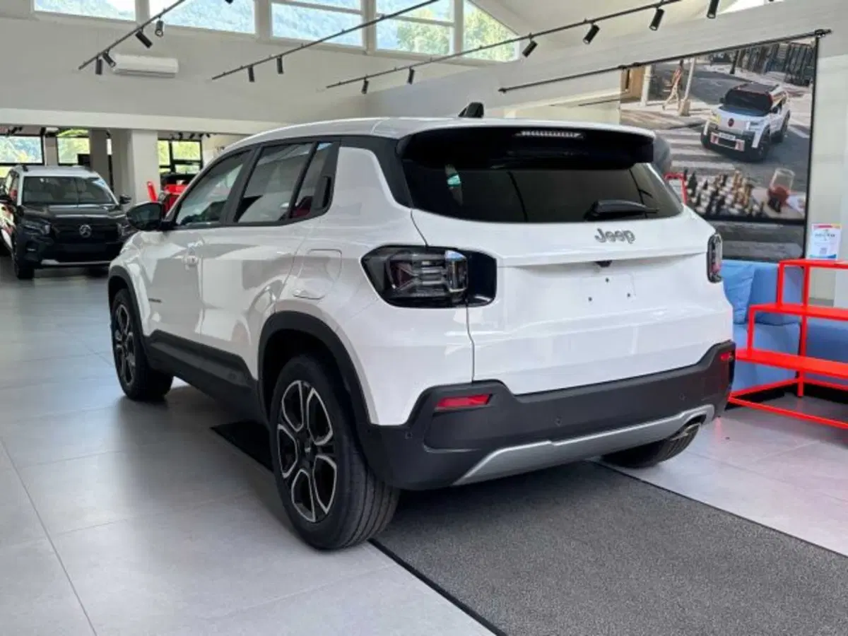 Jeep Avenger nuova a Sondrio (3)