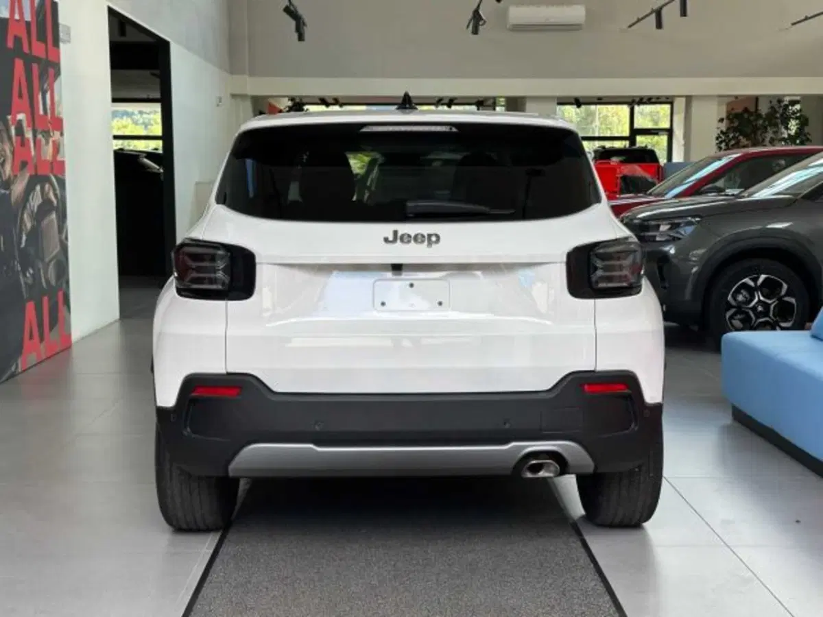 Jeep Avenger nuova a Sondrio (4)