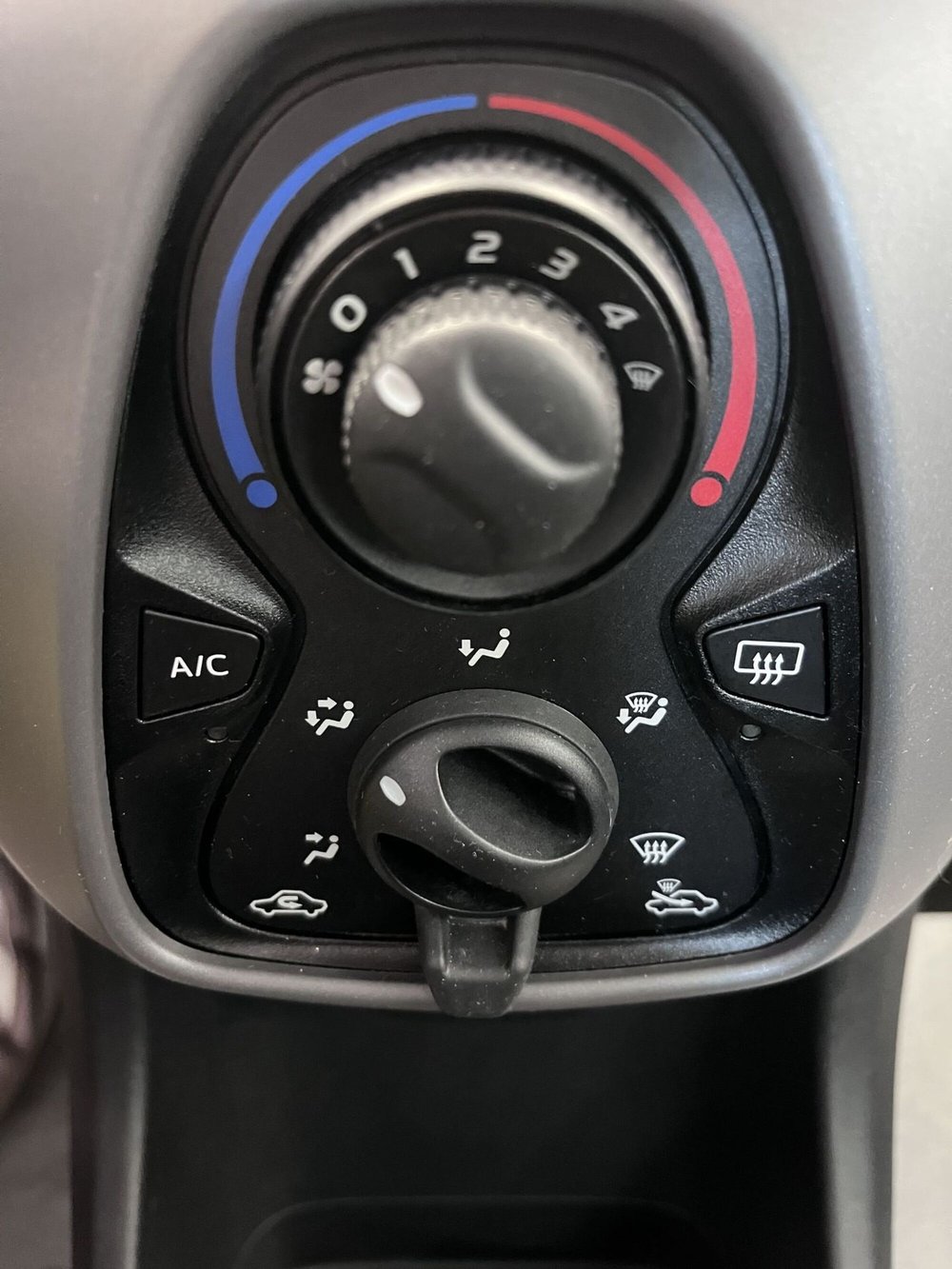 Peugeot 108 usata a Prato (13)
