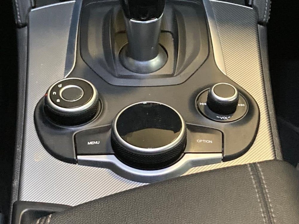 Alfa Romeo Stelvio usata a Chieti (17)