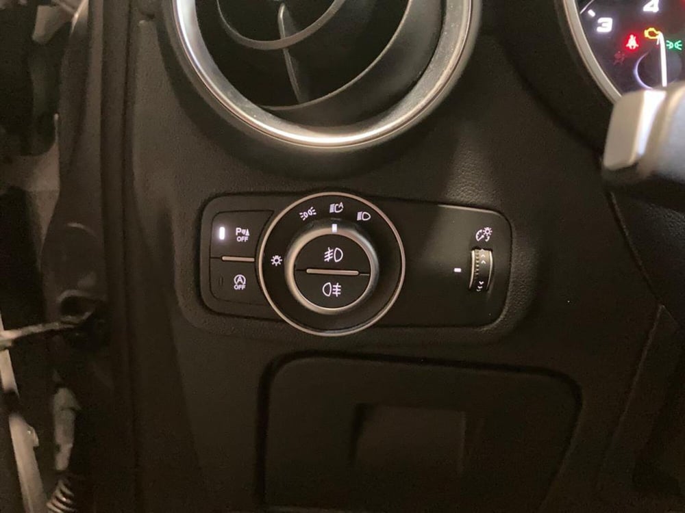 Alfa Romeo Stelvio usata a Chieti (19)