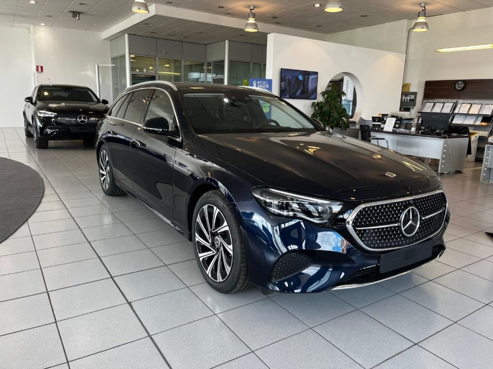 Mercedes-Benz Classe E Station Wagon nuova a Pisa
