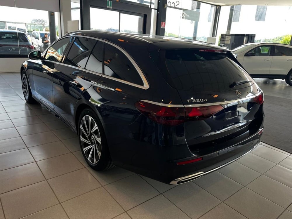 Mercedes-Benz Classe E Station Wagon nuova a Pisa (3)