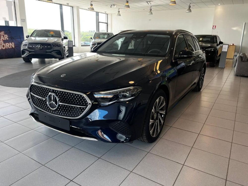 Mercedes-Benz Classe E Station Wagon nuova a Pisa (7)