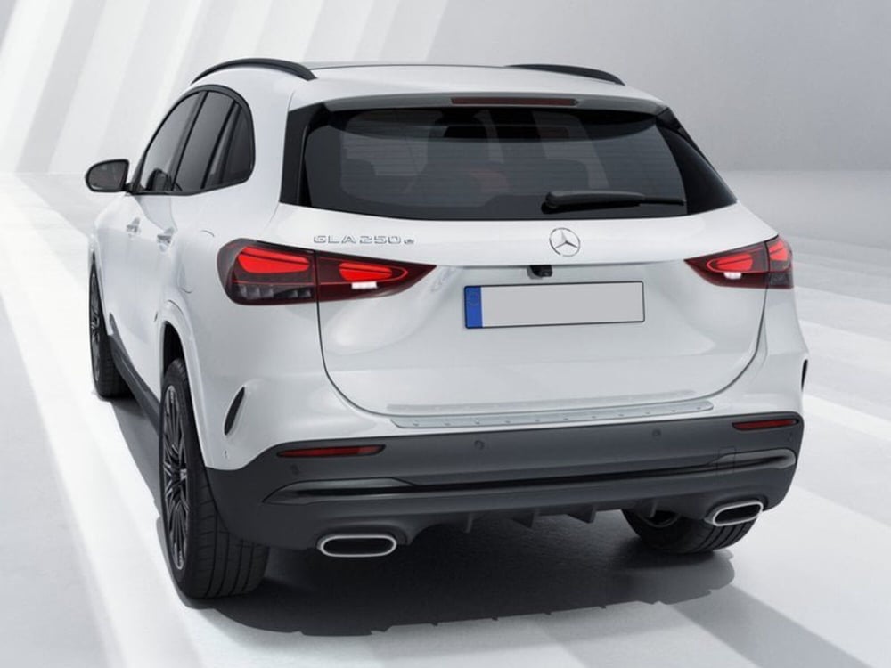 Mercedes-Benz GLA SUV nuova a Siena (5)