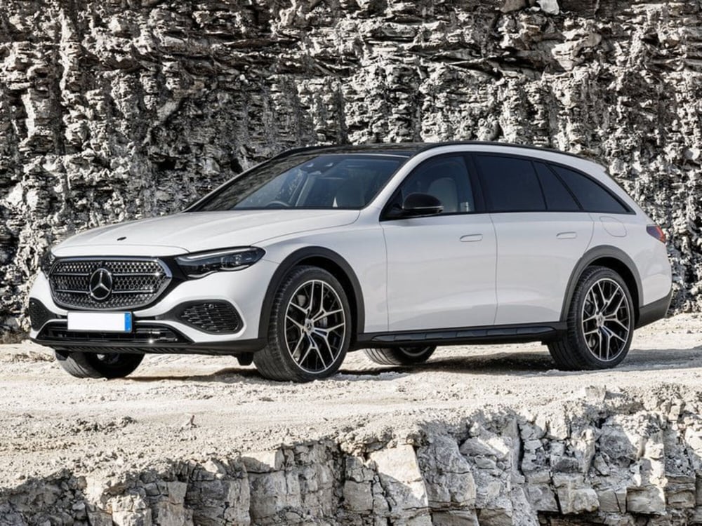 Mercedes-Benz Classe E Station Wagon nuova a Siena (3)