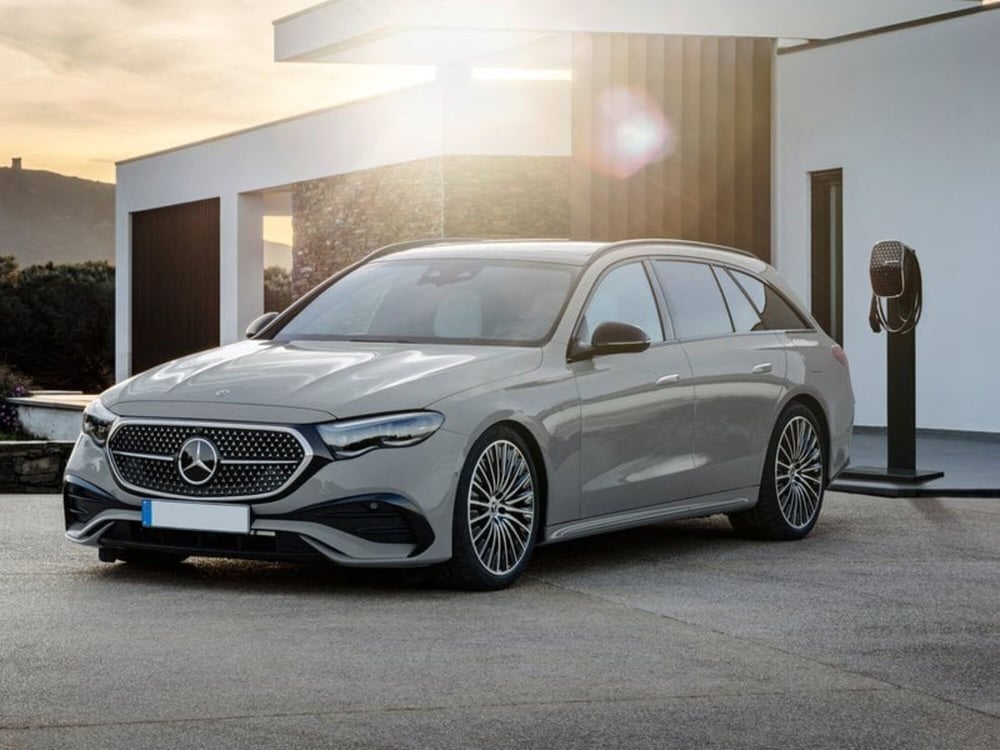 Mercedes-Benz Classe E Station Wagon nuova a Siena (2)