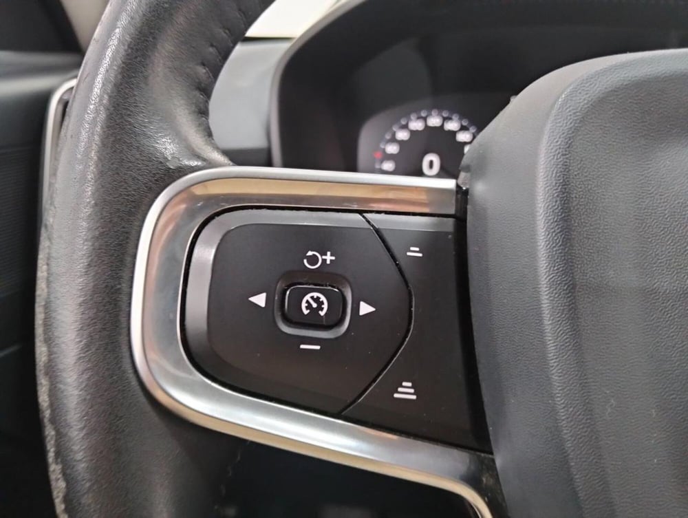 Volvo XC40 usata a Como (12)