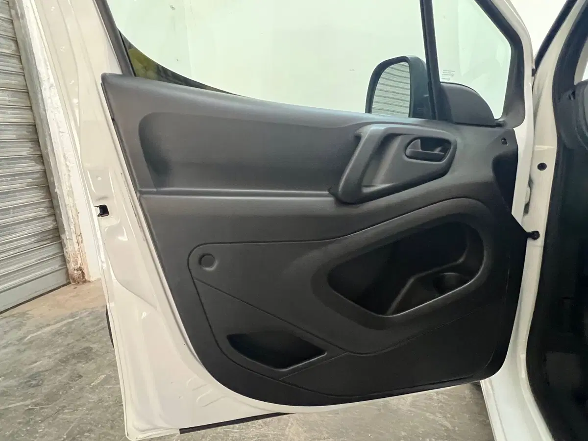 Peugeot Partner Furgone usata a Bari (10)
