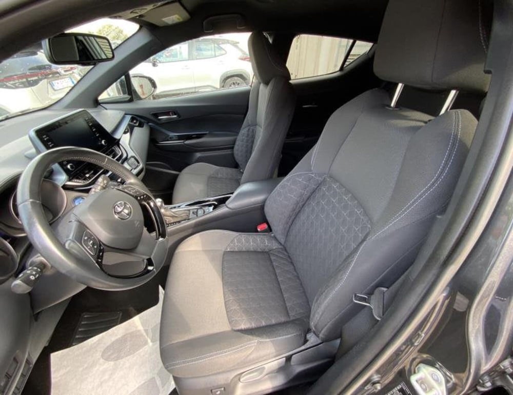 Toyota Toyota C-HR usata a Perugia (13)