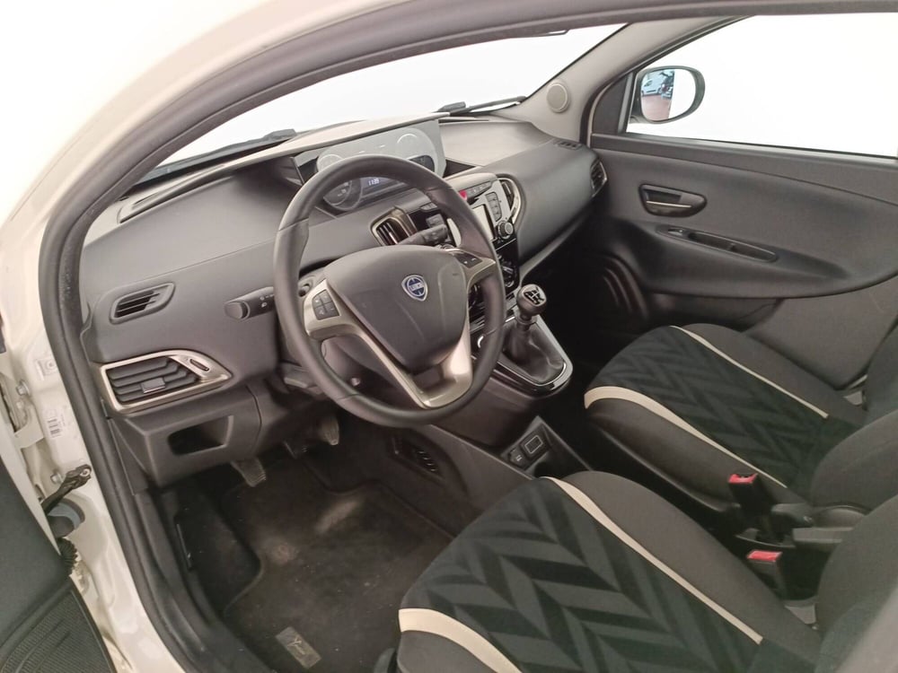 Lancia Ypsilon usata a Treviso (10)