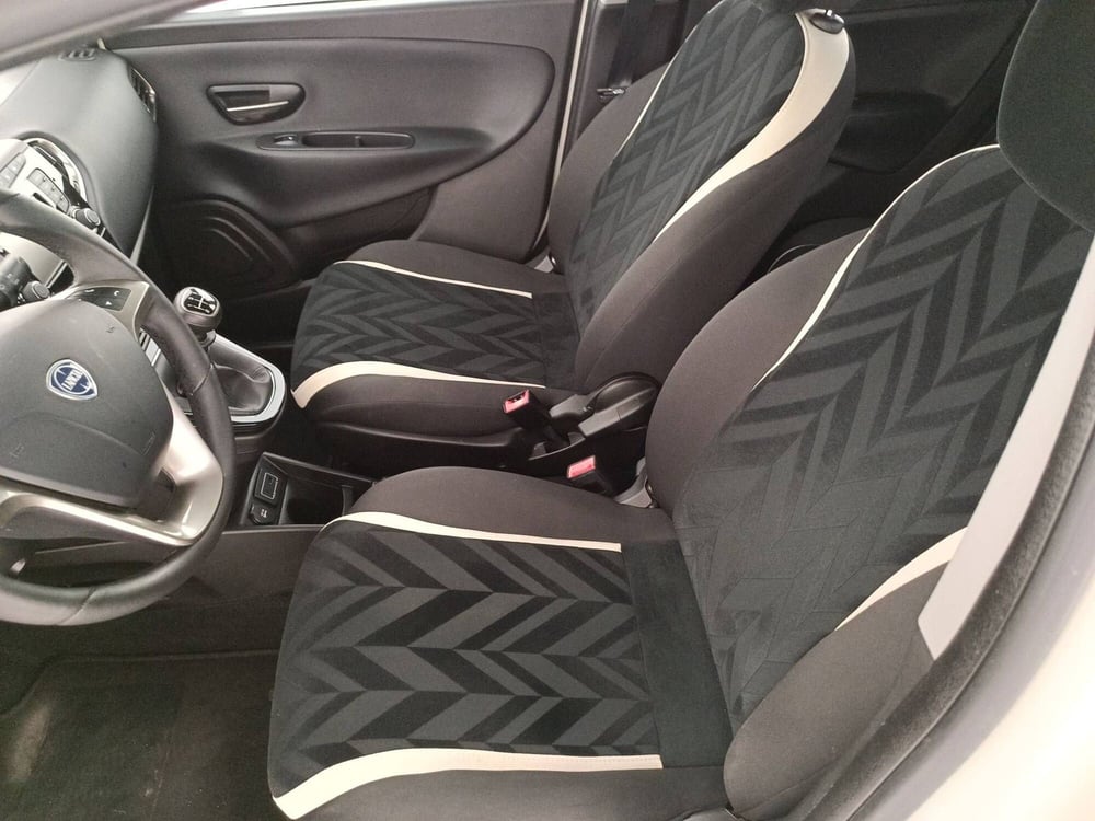 Lancia Ypsilon usata a Treviso (11)