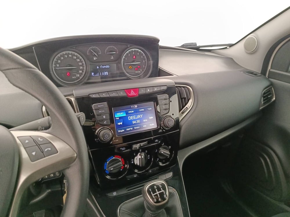 Lancia Ypsilon usata a Treviso (17)