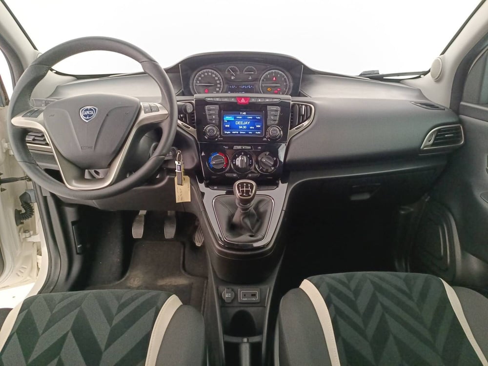 Lancia Ypsilon usata a Treviso (9)