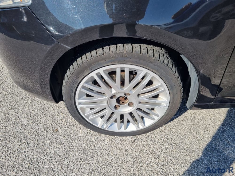 Lancia Ypsilon usata a Potenza (14)